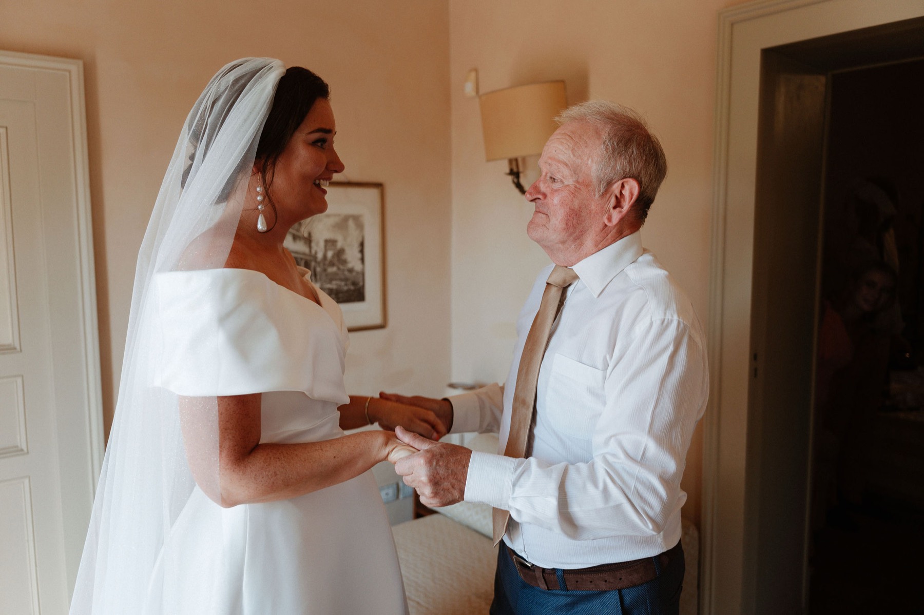 Róisín holding her father's hands before the ceremony