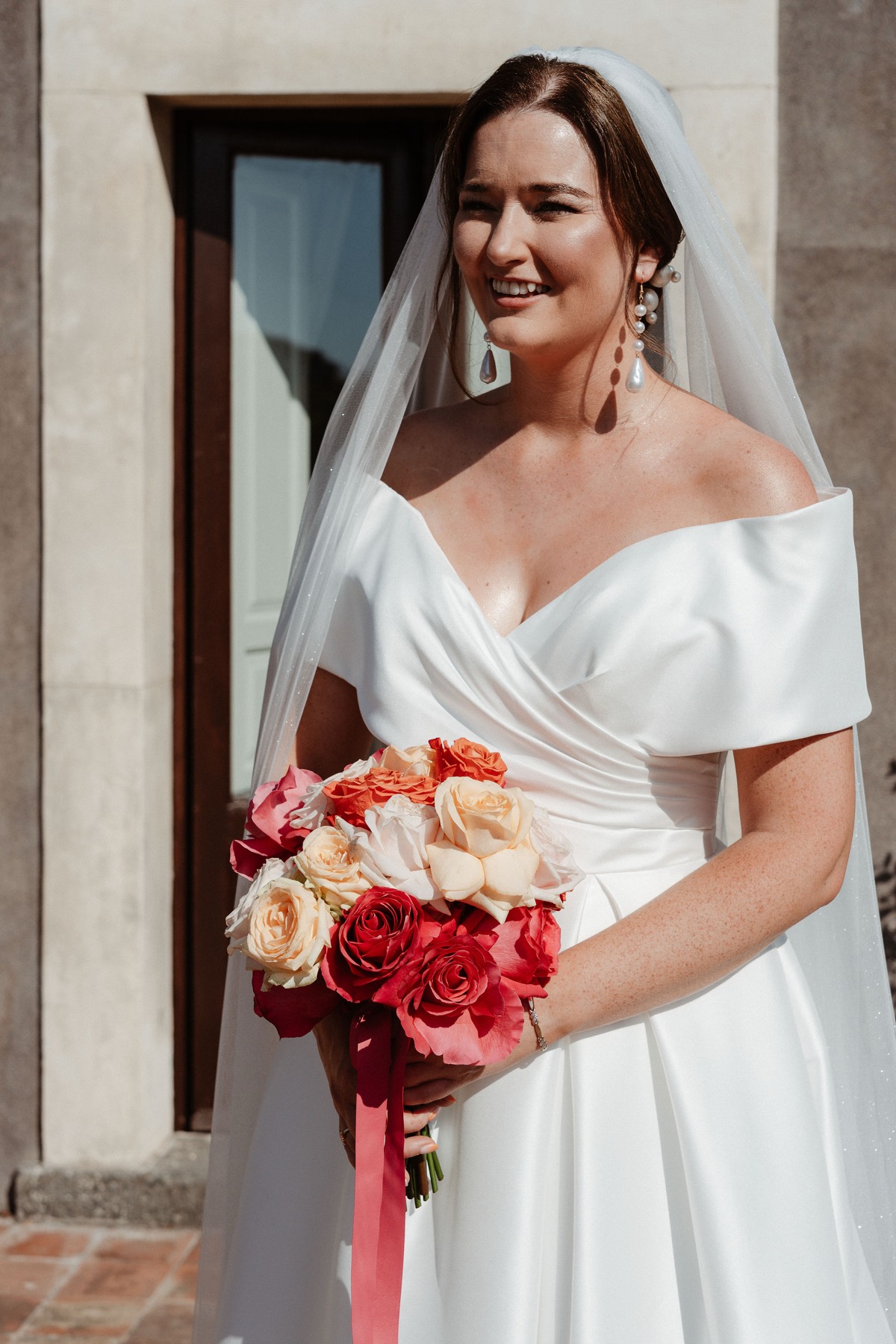 Róisín, ready, holding her coral bouquet
