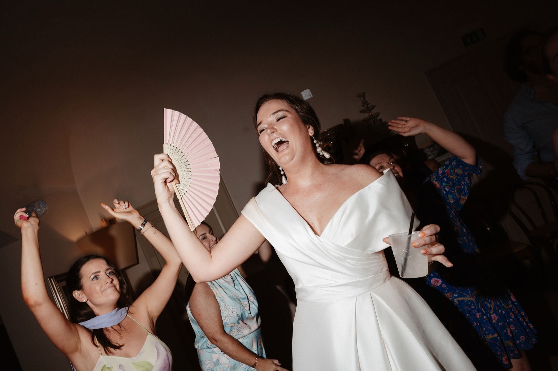 Róisín singing in her wedding dress at the after-party